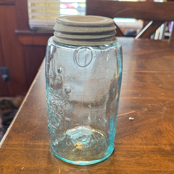 Atlas Mason's Patent Glass Jar with Lid - Picture 2 of 7
